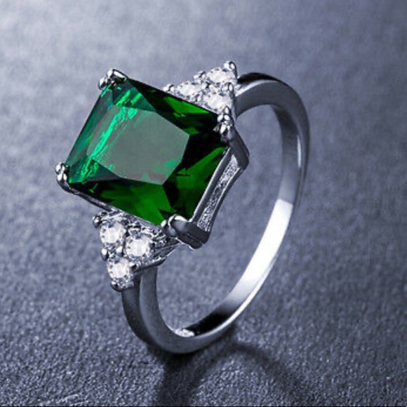 NEW 925 Sterling Silver Green Stone Ring - Picture 5 of 5